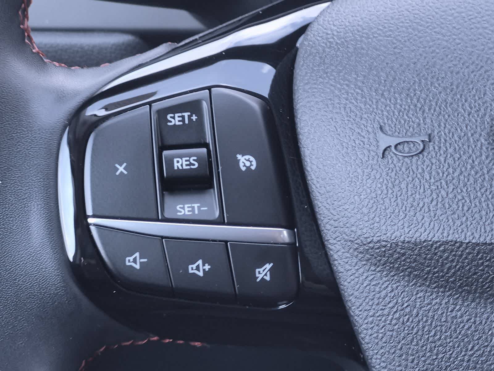 Used 2022 Ford Escape SEL w/ SEL Stealth AWD Package image 25