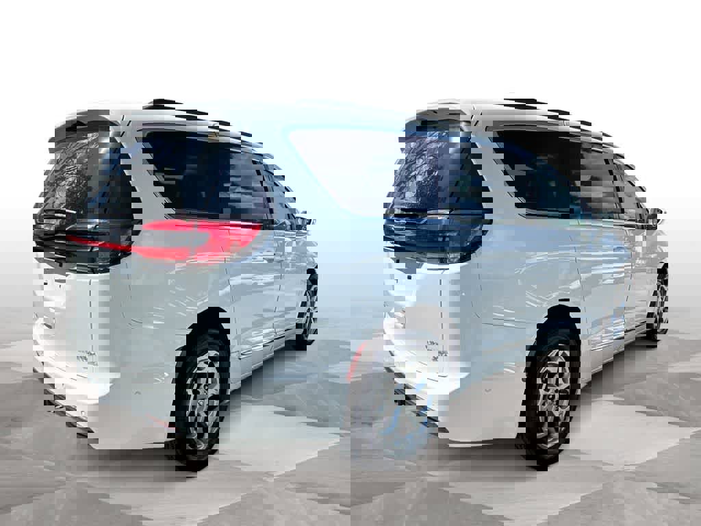 Used 2022 Chrysler Pacifica Limited image 8