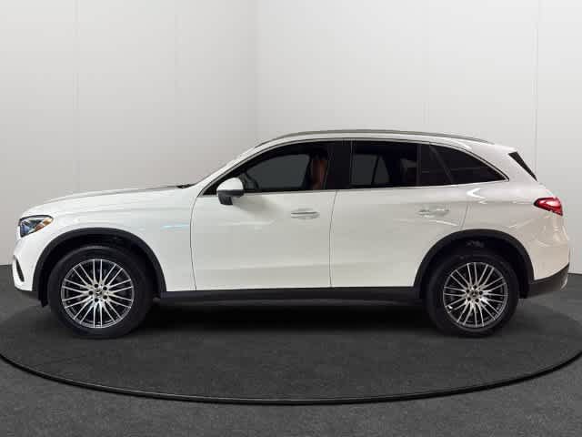 Used 2026 Mercedes-Benz GLC 300 4MATIC image 3