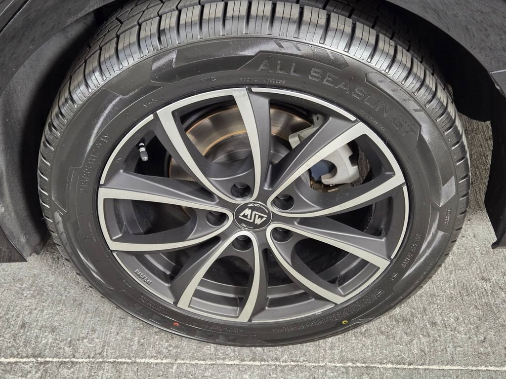 Used 2020 Toyota Camry LE FWD image 11