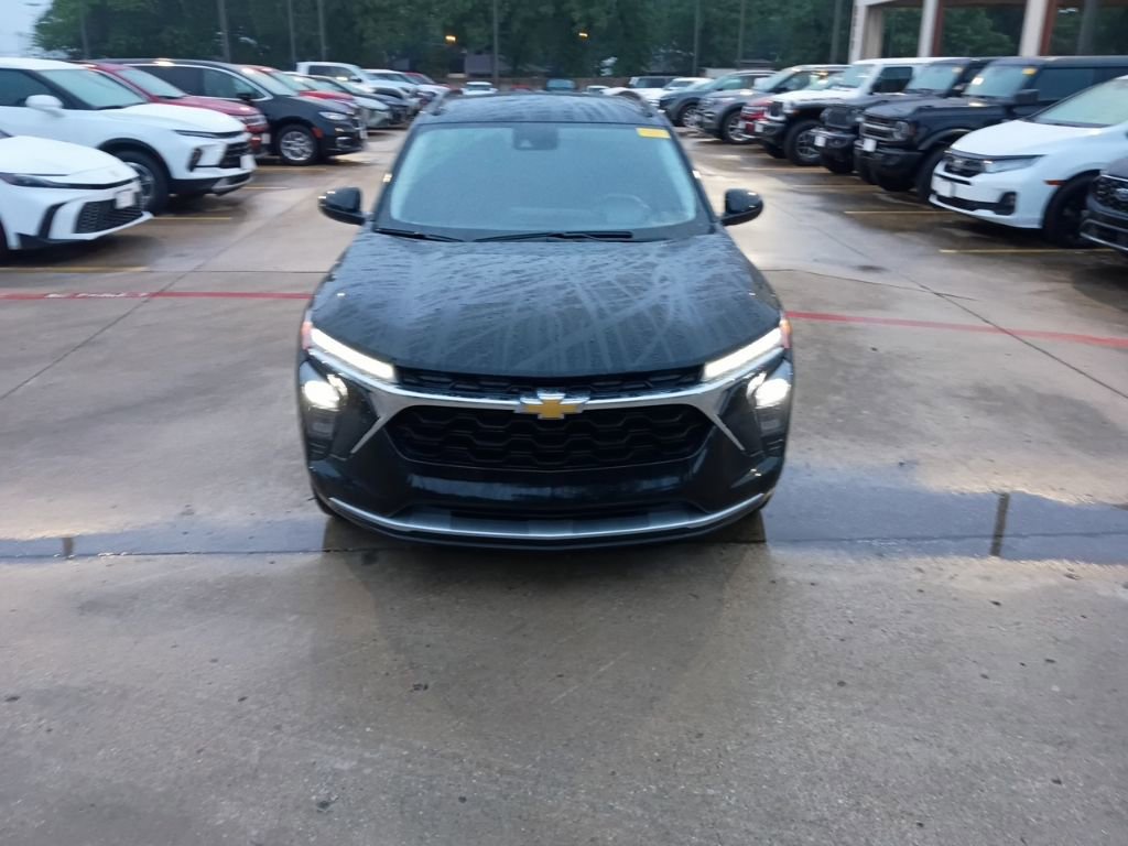 Used 2025 Chevrolet Trax LT w/ LT Convenience Package FWD image 5