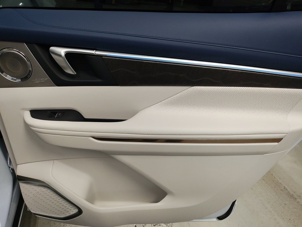 New 2026 Buick Enclave Avenir image 17