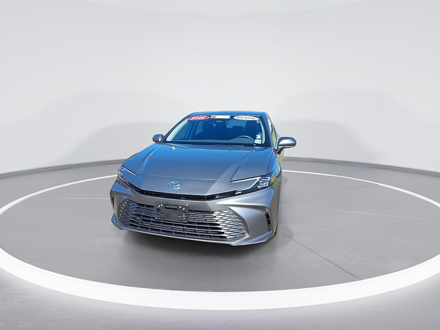 Used 2026 Toyota Camry XLE AWD/4WD image 3