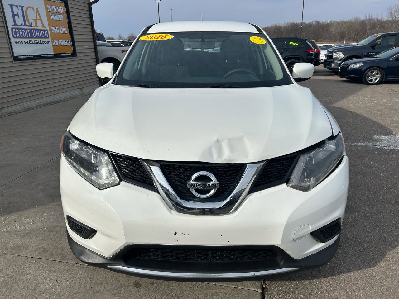 Used 2016 Nissan Rogue S image 2
