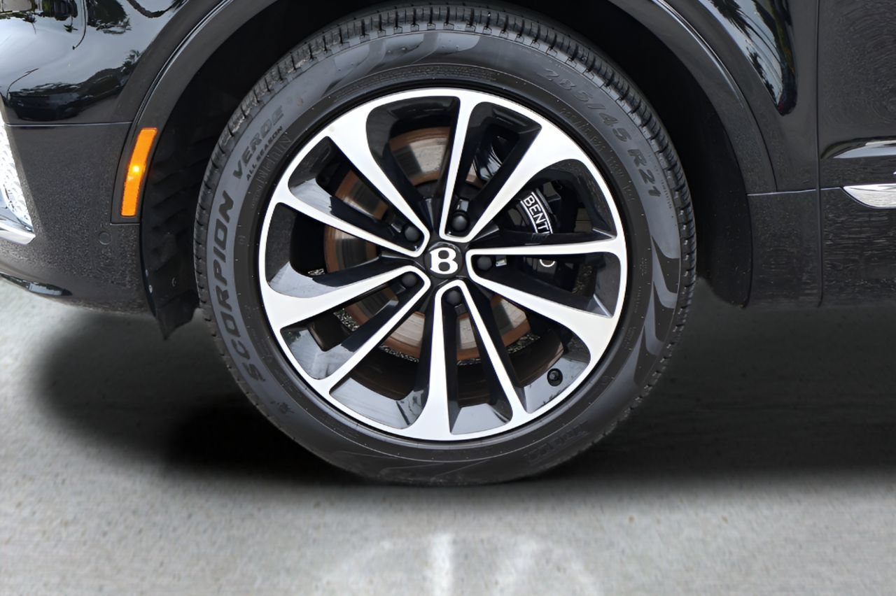 Used 2025 Bentley Bentayga Extended Wheelbase AWD/4WD image 6