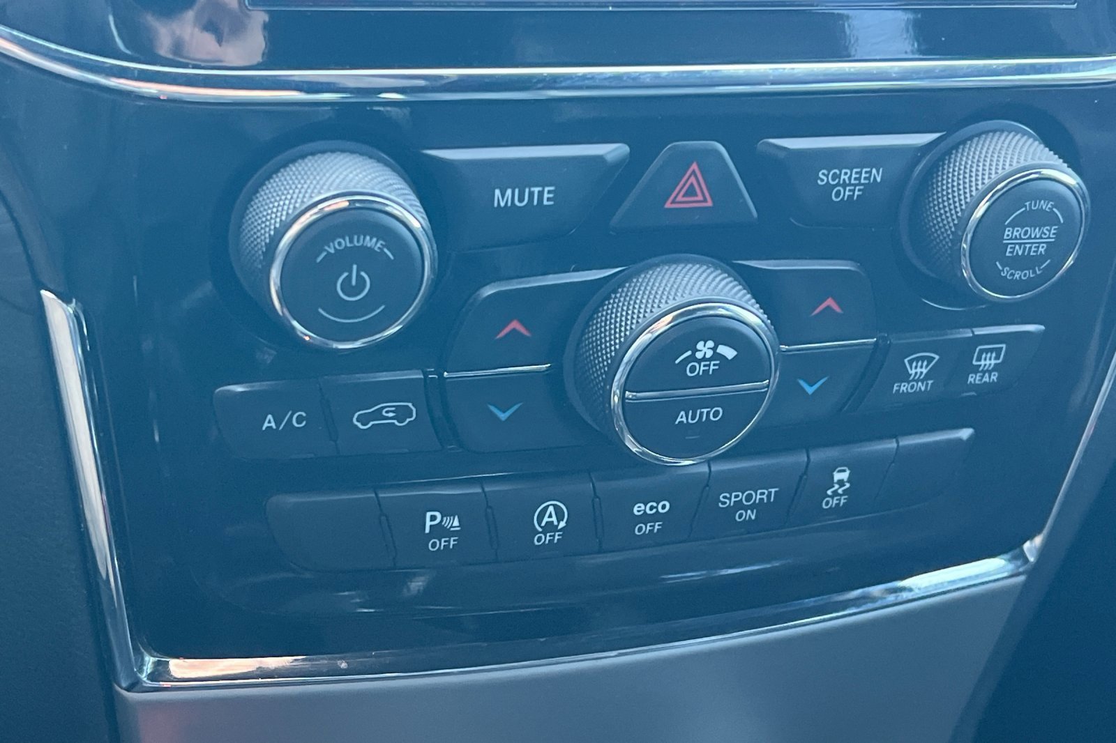 Used 2021 Jeep Grand Cherokee Laredo X image 21