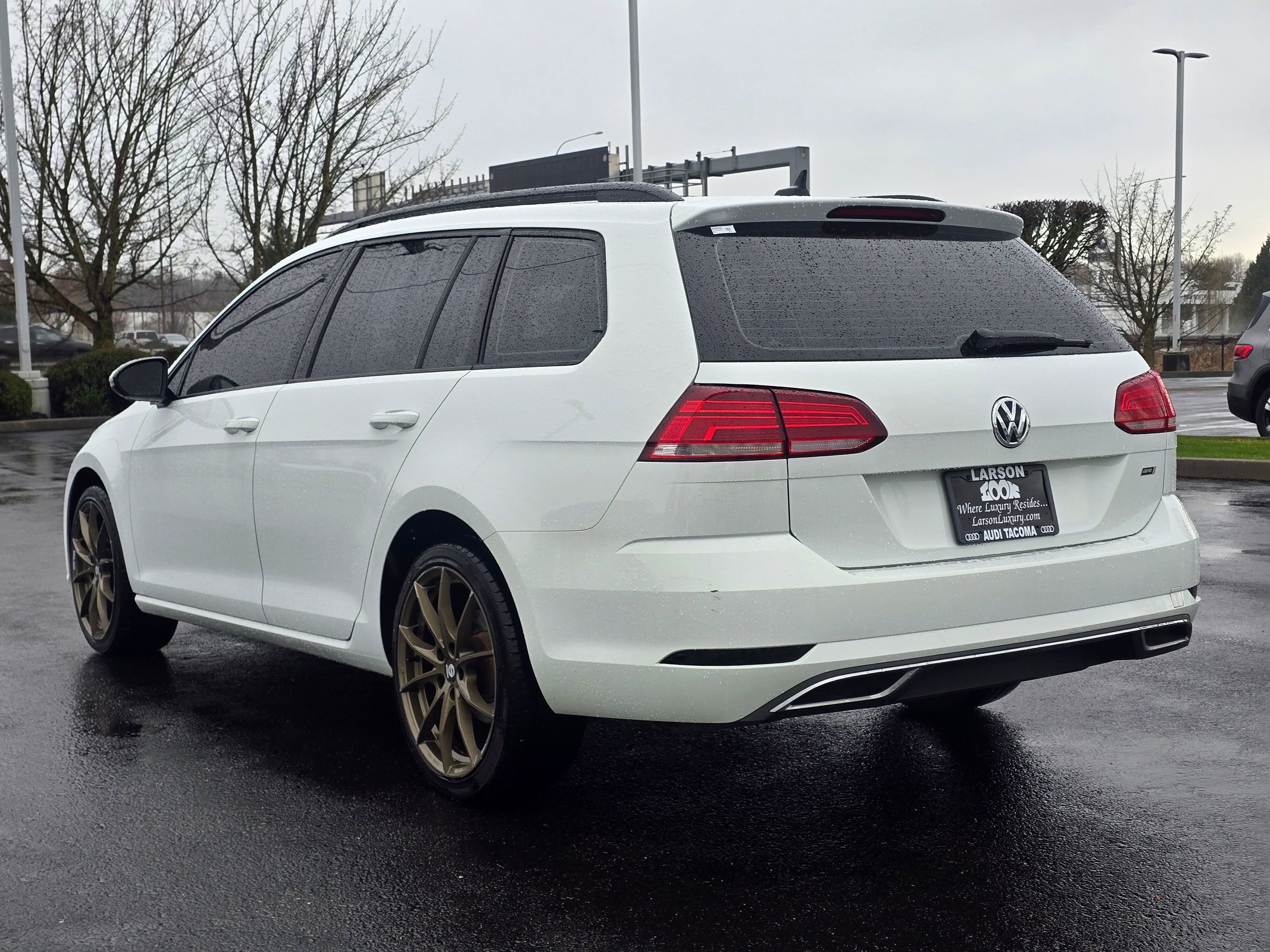 Used 2018 Volkswagen Golf SE image 4