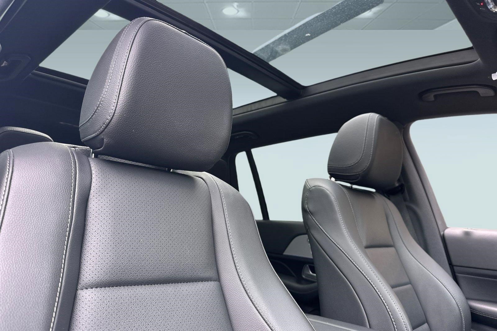 Used 2025 Mercedes-Benz GLS 450 4MATIC image 15