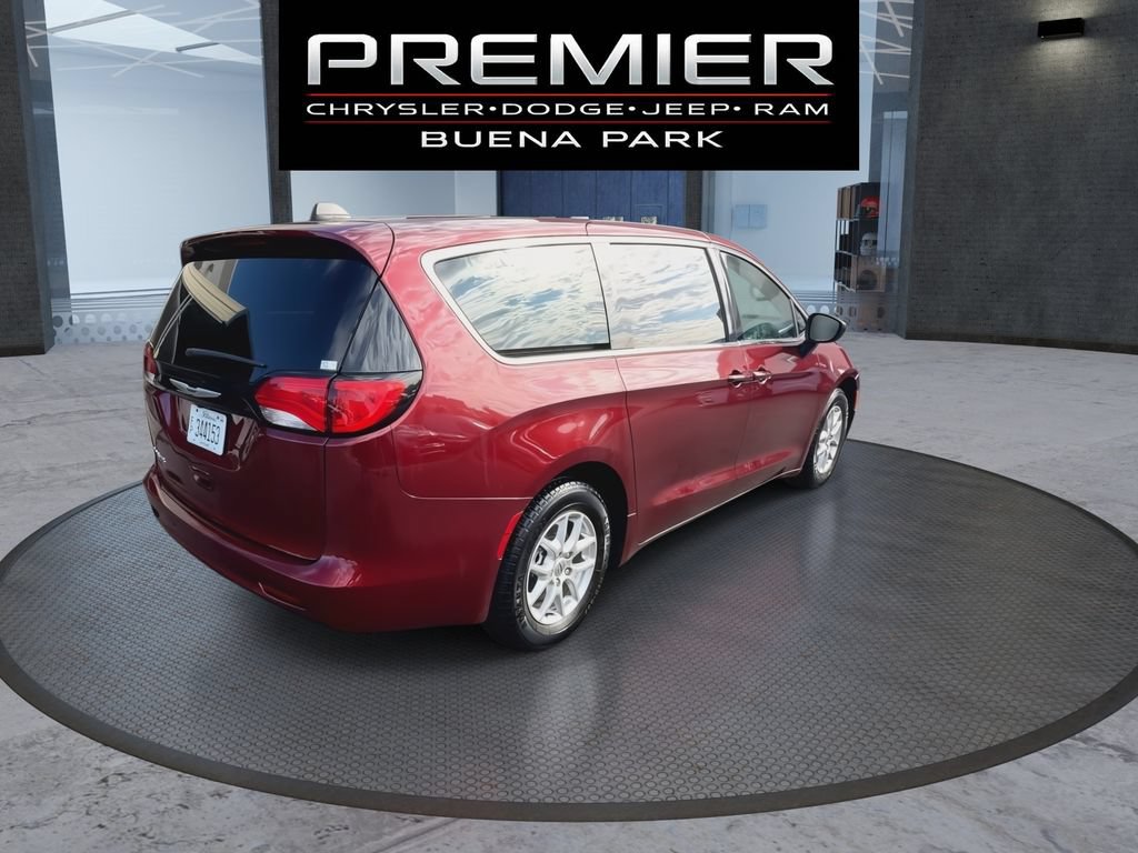 Used 2023 Chrysler Voyager LX FWD image 8