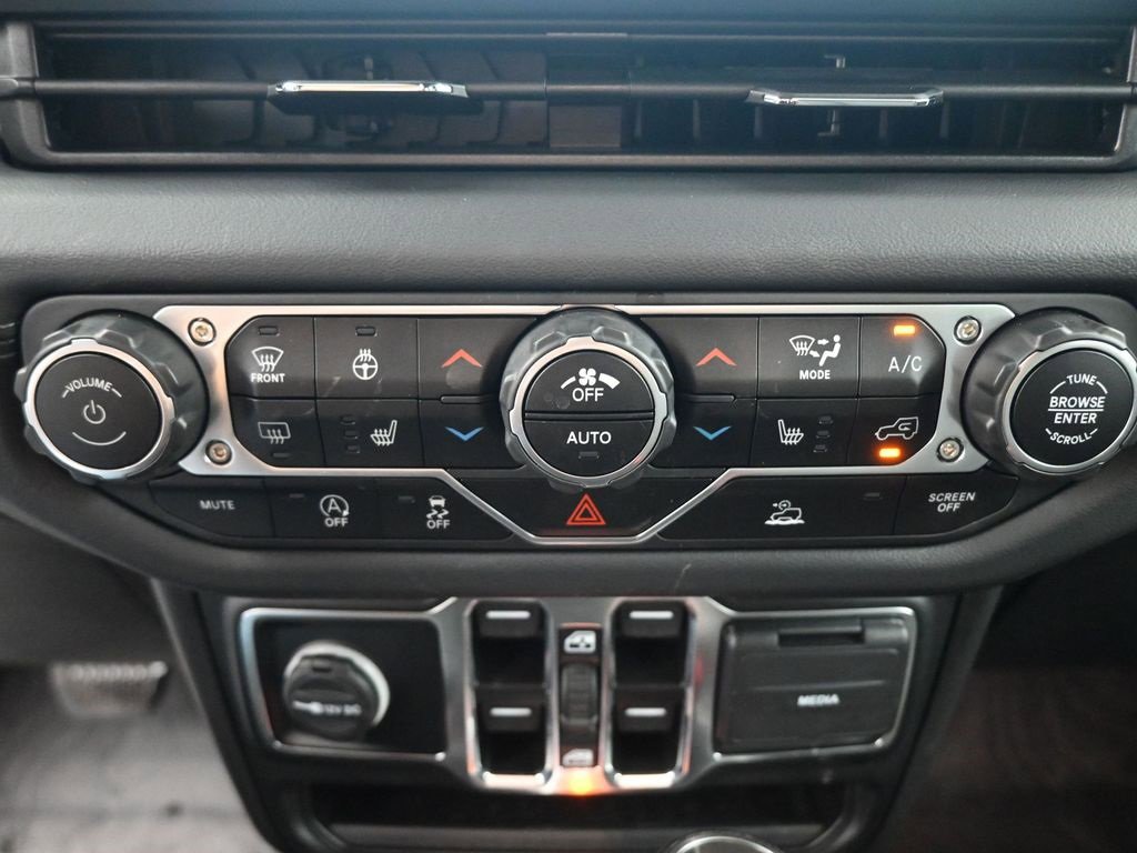 Used 2024 Jeep Wrangler Sahara w/ Technology Group image 7