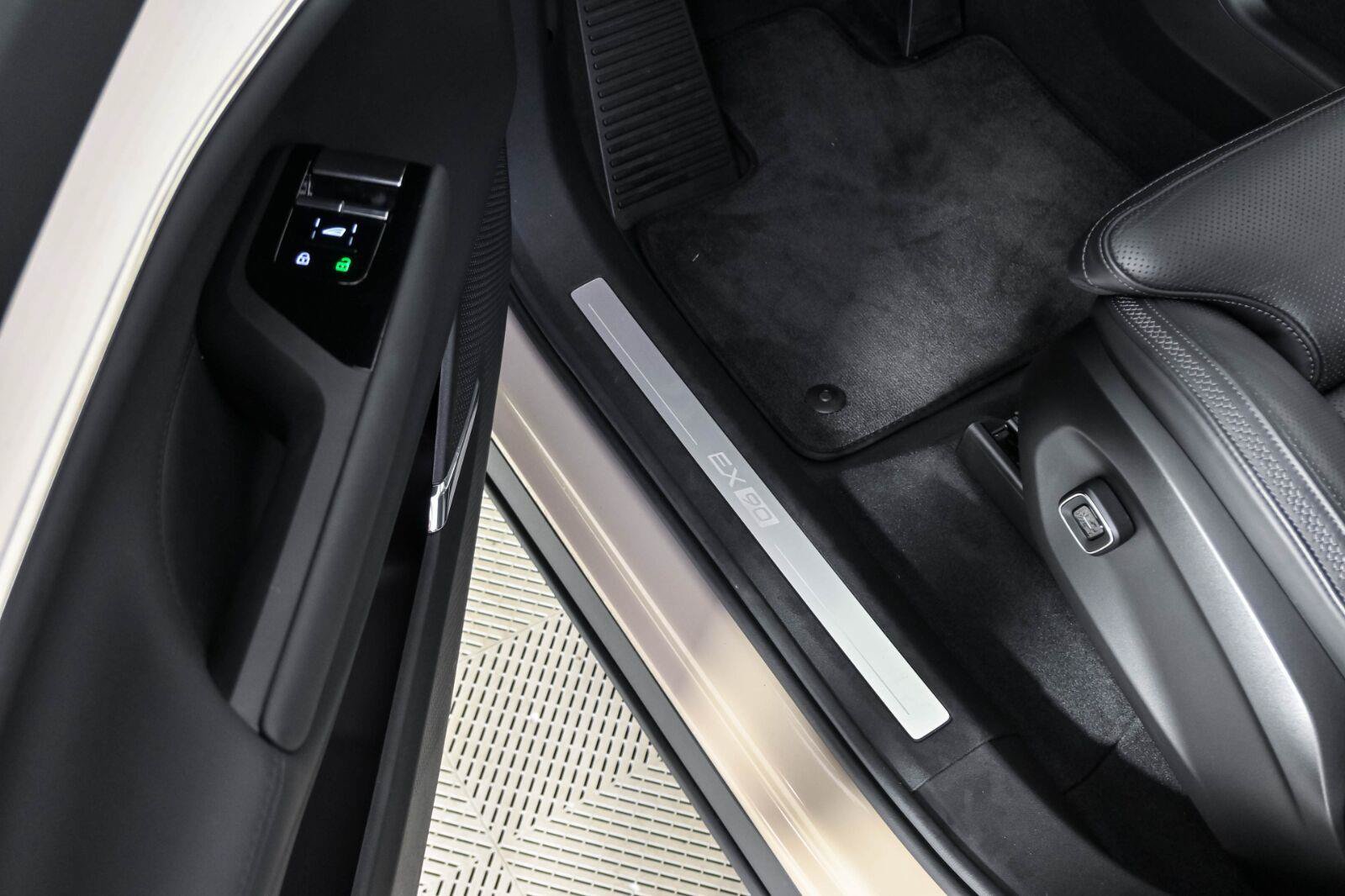 Certified 2026 Volvo EX90 Ultra AWD/4WD image 9