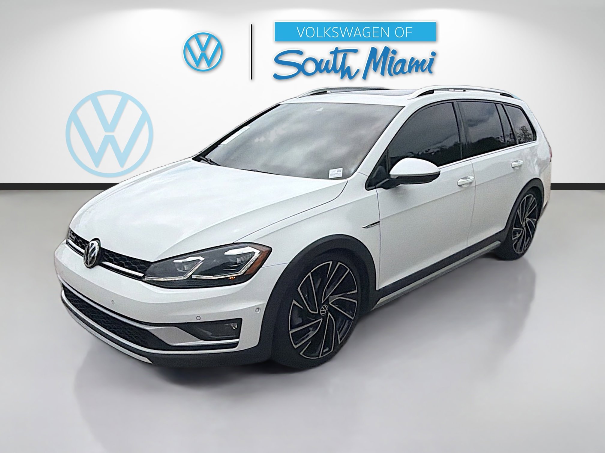 Used 2019 Volkswagen Golf Alltrack SE image 3