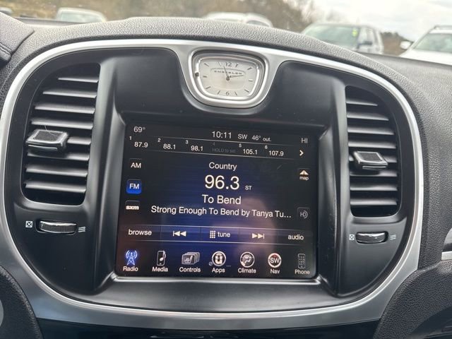 Used 2016 Chrysler 300 Limited w/ Driver Convenience Group image 16