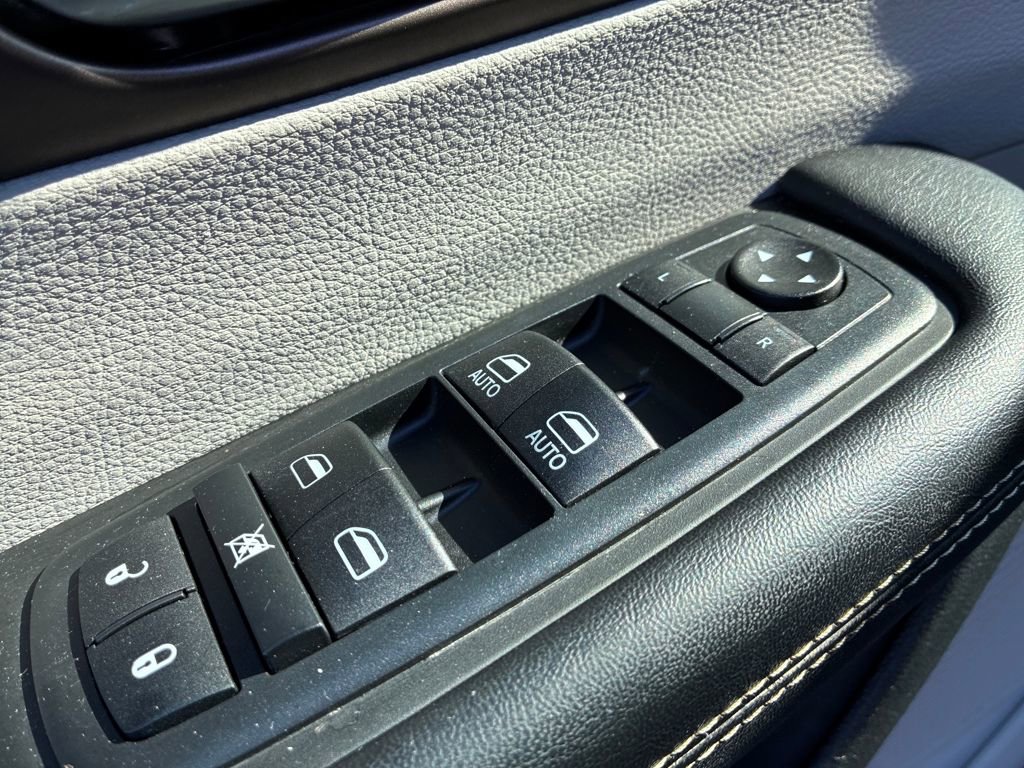 Used 2020 Chrysler Voyager LX w/ Cold Weather Group image 4