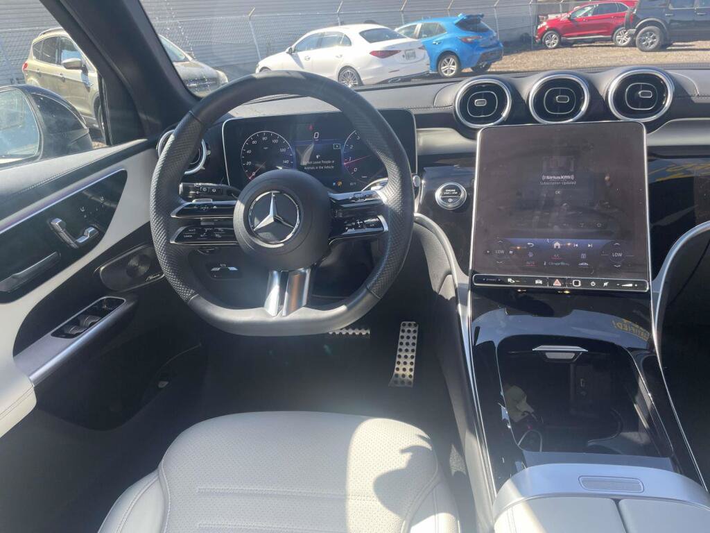 Used 2024 Mercedes-Benz GLC 300 4MATIC image 2