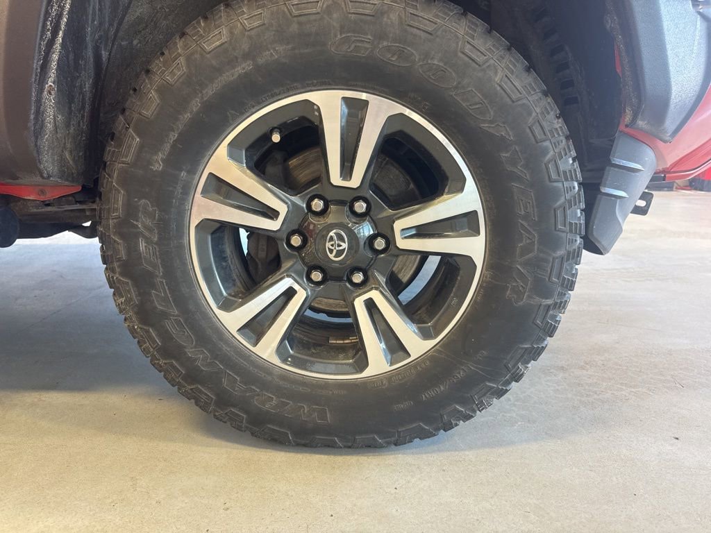 Used 2016 Toyota Tacoma TRD Sport w/ Towing Package image 41