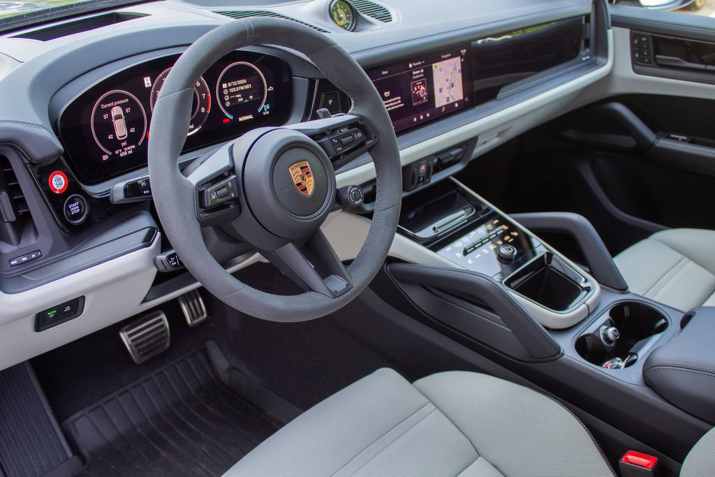 Used 2026 Porsche Cayenne GTS AWD/4WD image 11