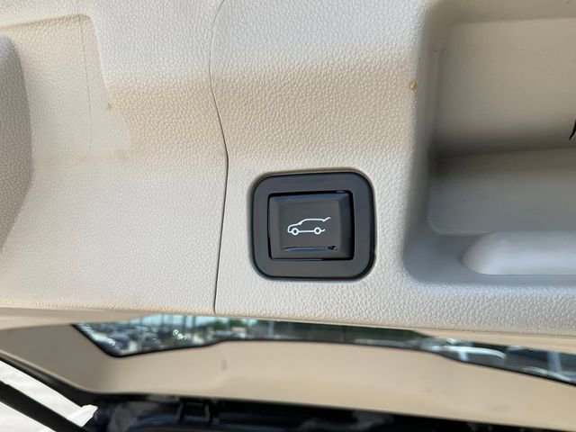 Used 2017 GMC Acadia Denali w/ Technology Package FWD image 20