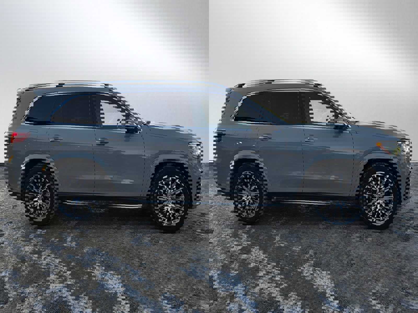 Used 2025 Mercedes-Benz GLS 580 4MATIC image 2