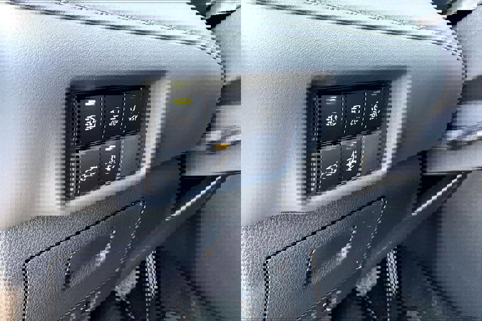 Used 2025 Toyota Highlander Platinum image 32