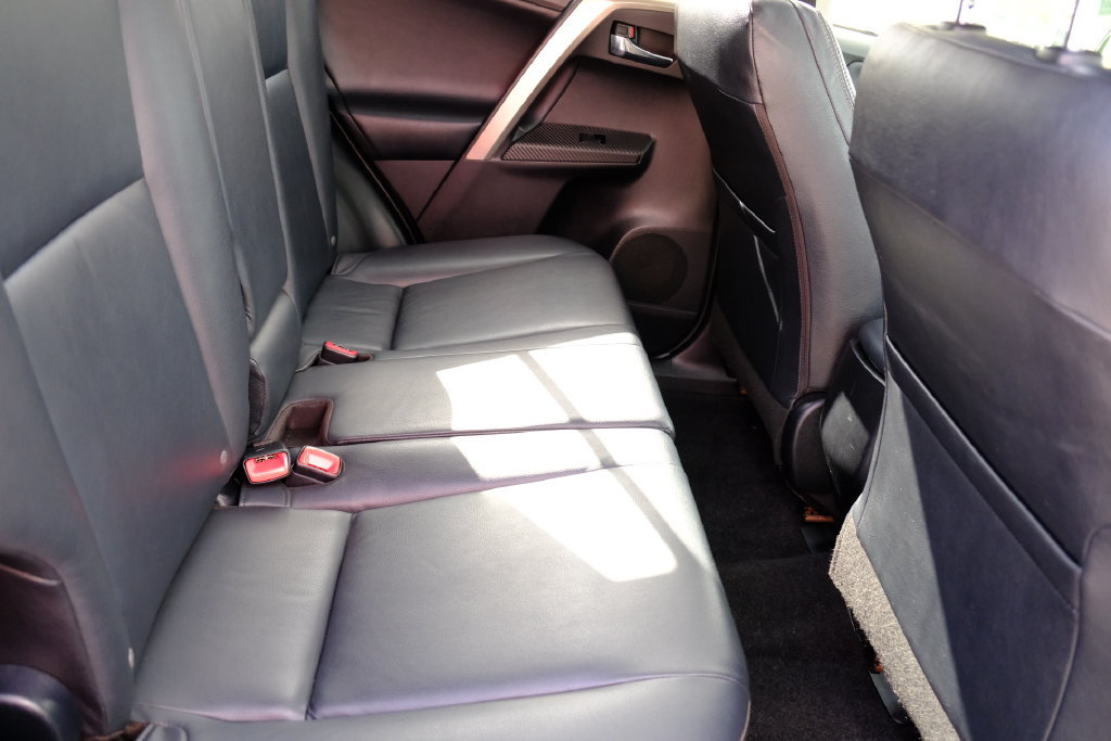 Used 2013 Toyota RAV4 Limited AWD/4WD image 36