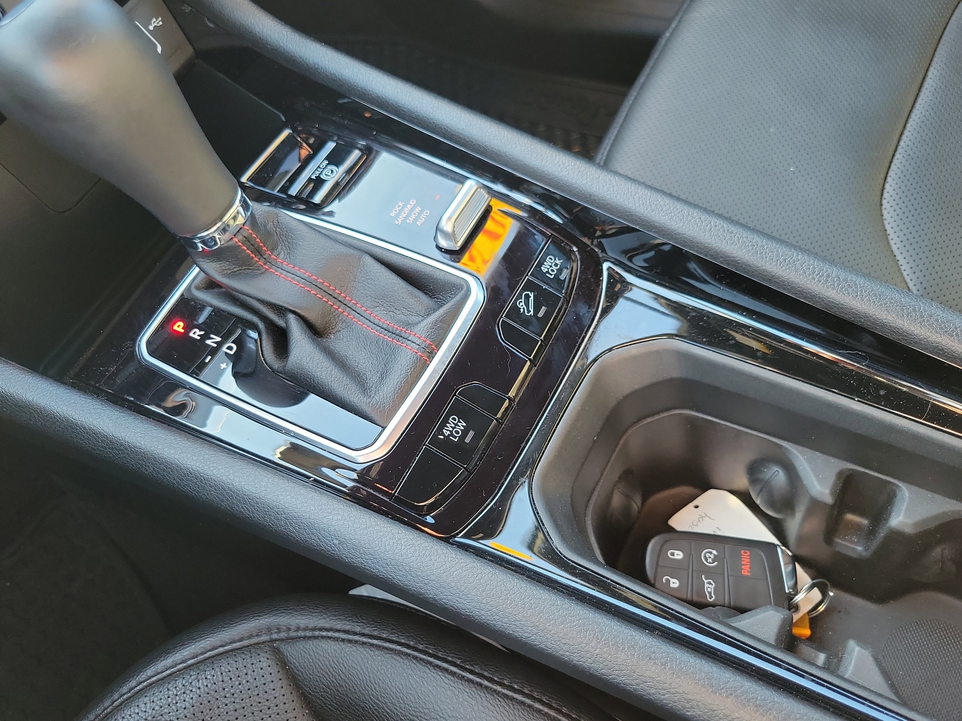 Used 2024 Jeep Compass Trailhawk w/ Trailhawk Elite Group image 17