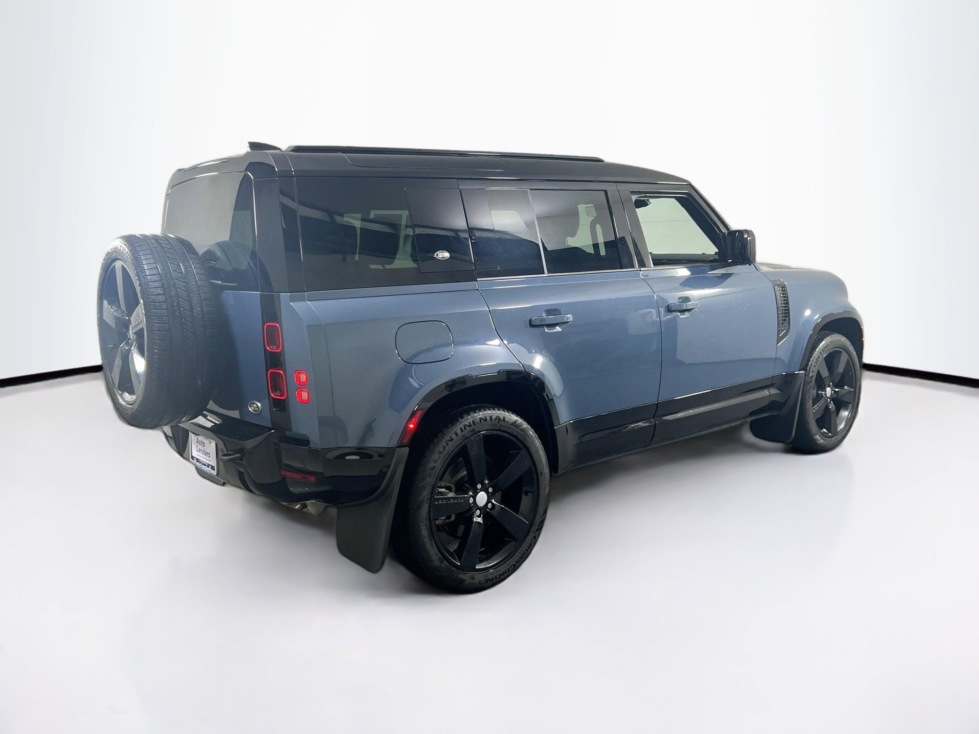 Used 2023 Land Rover Defender 110 X-Dynamic SE image 5