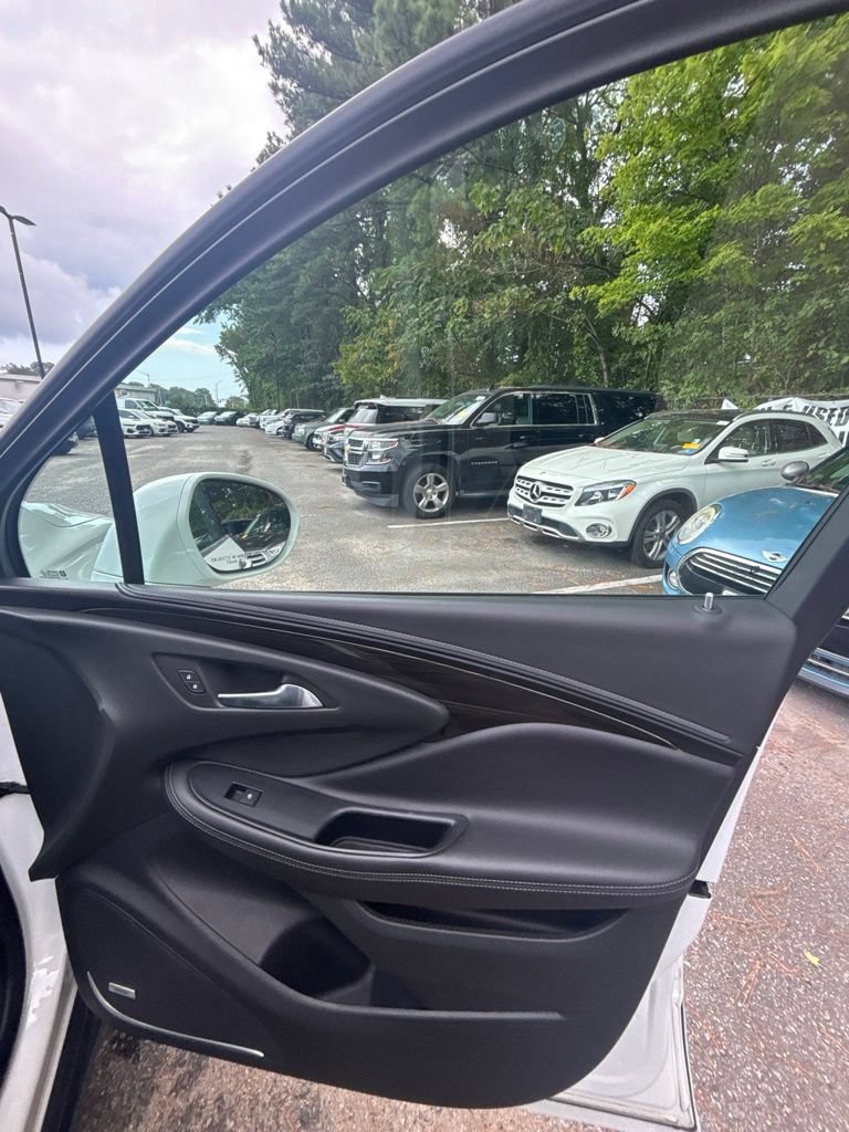 Used 2020 Buick Envision Premium AWD/4WD image 23