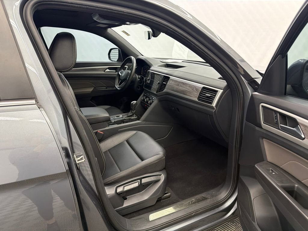 Used 2022 Volkswagen Atlas Cross Sport SE w/ Panoramic Sunroof Package image 14