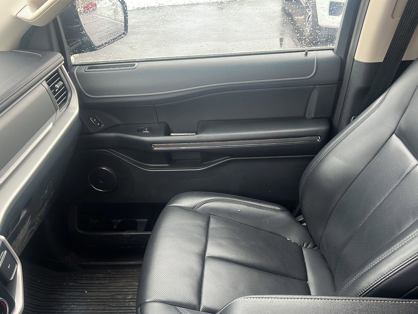 Used 2023 Ford Expedition XLT image 18