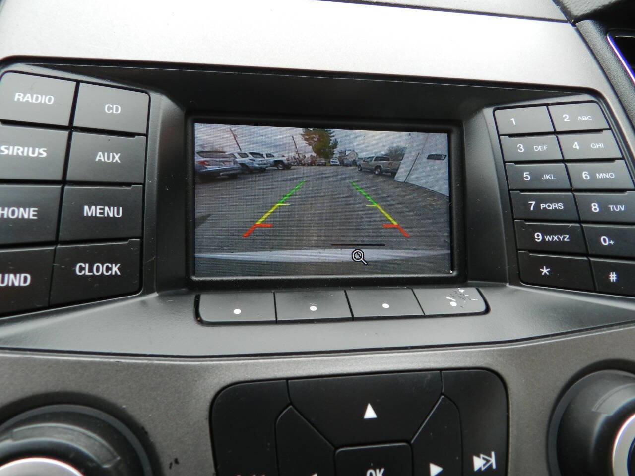 Used 2018 Ford Taurus SE image 16