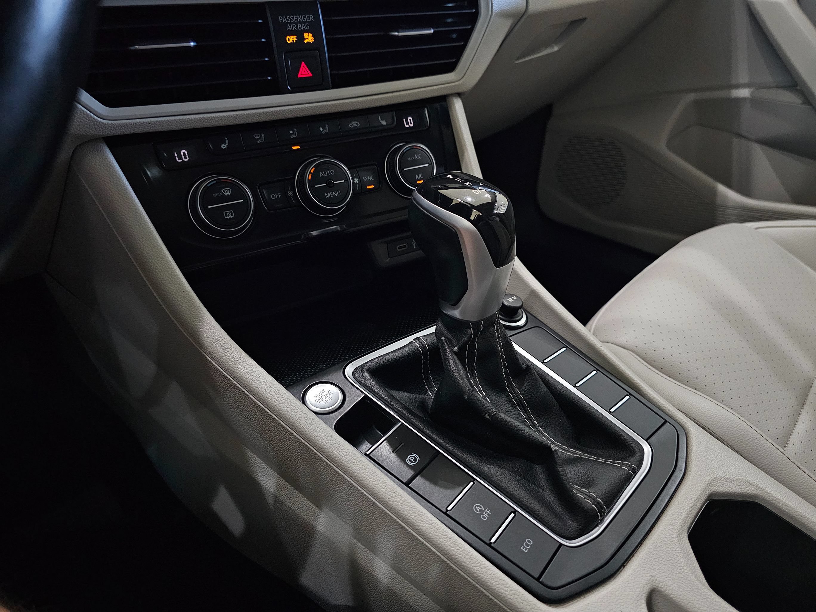 Used 2022 Volkswagen Jetta SE w/ Panoramic Sunroof Package FWD image 37