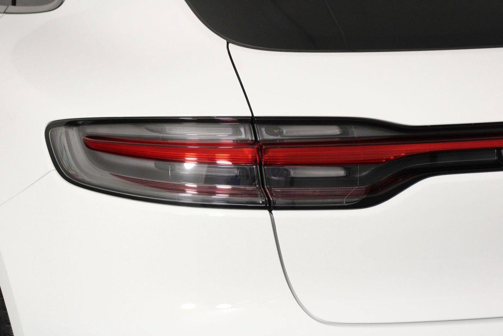 Certified 2026 Porsche Macan AWD/4WD image 21