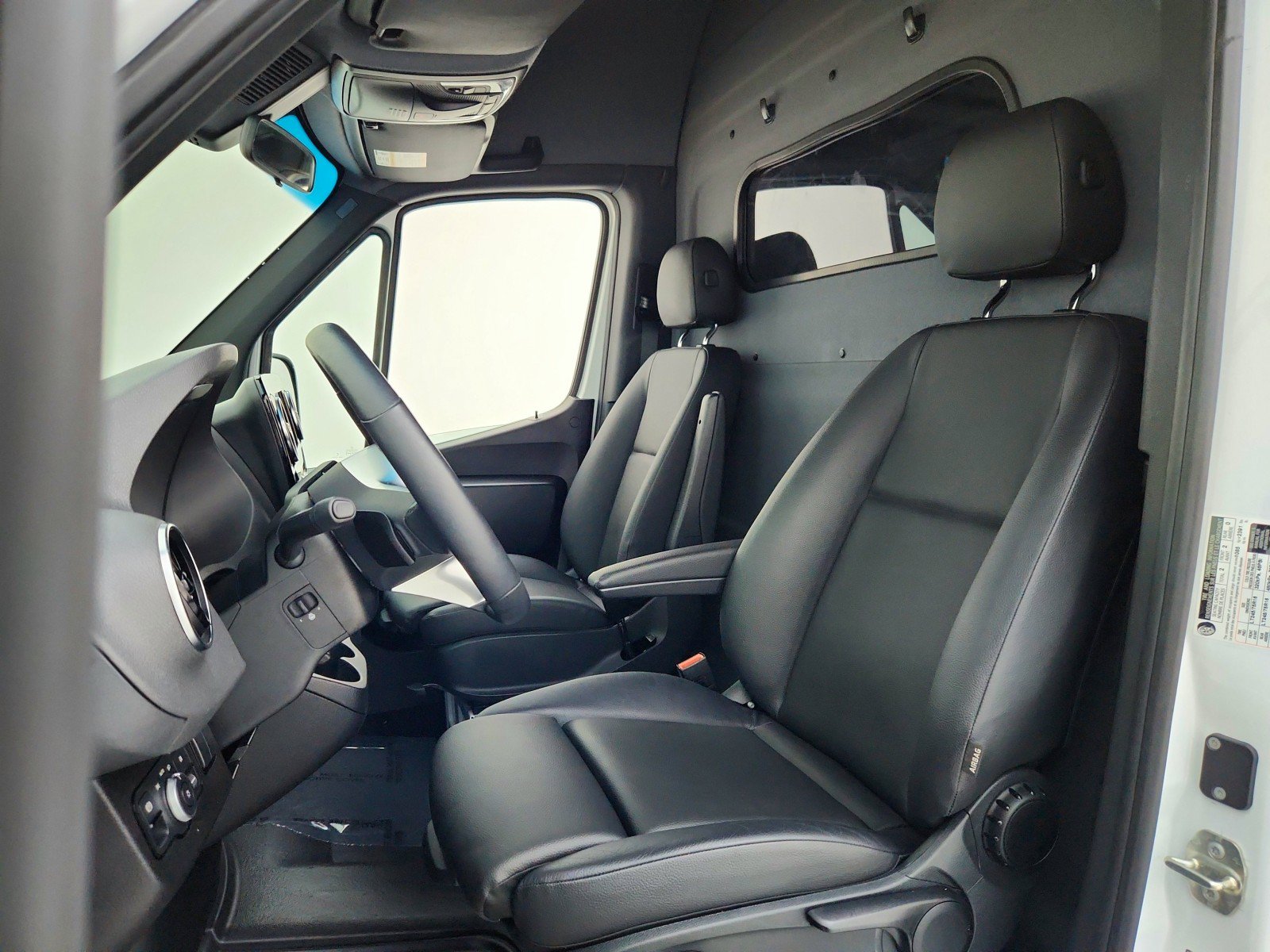 Used 2024 Mercedes-Benz eSprinter 170 Cargo image 17