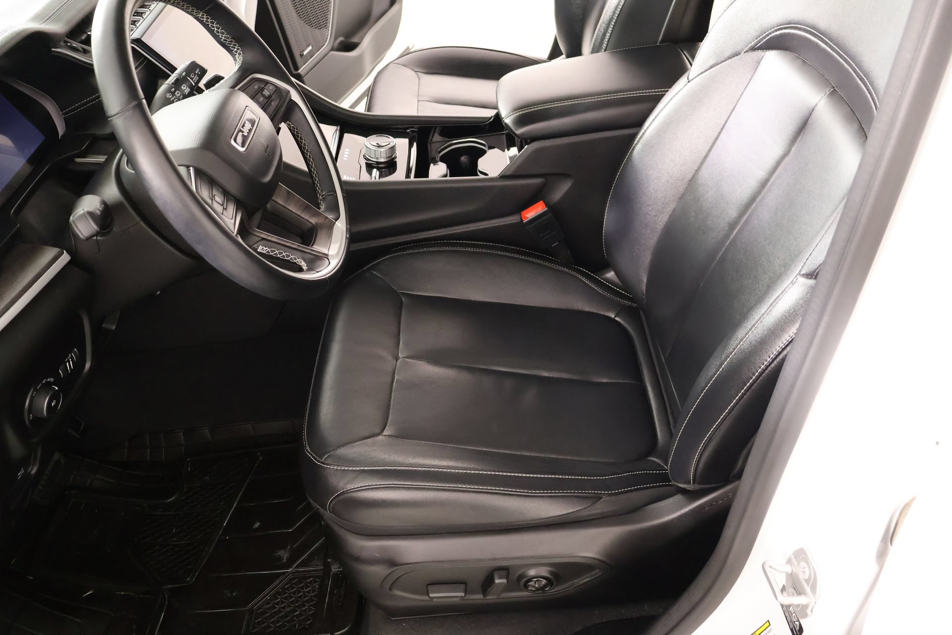 Used 2022 Jeep Grand Cherokee Limited AWD/4WD image 12