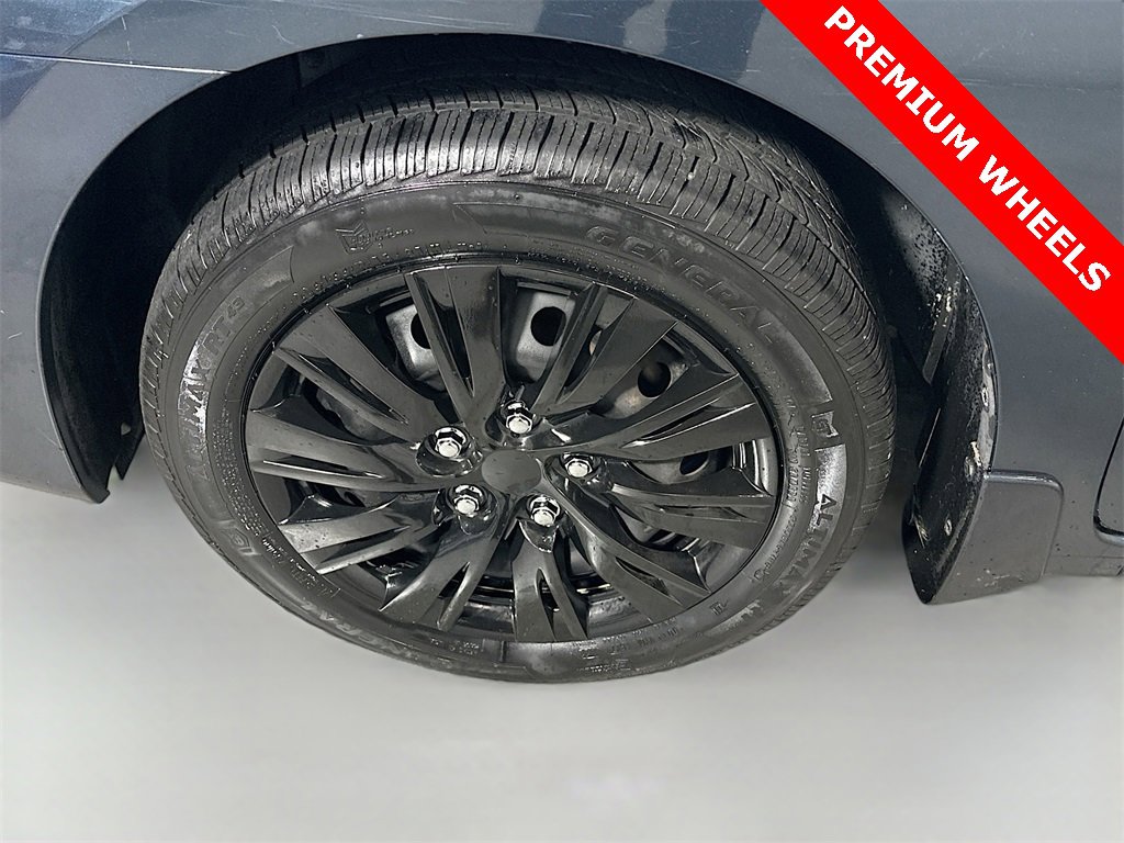 Used 2015 Nissan Sentra SV image 30