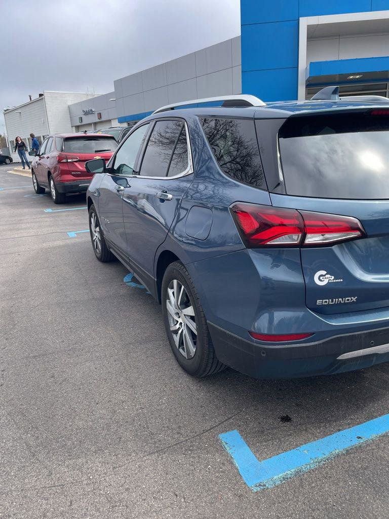 Used 2024 Chevrolet Equinox Premier AWD/4WD image 2