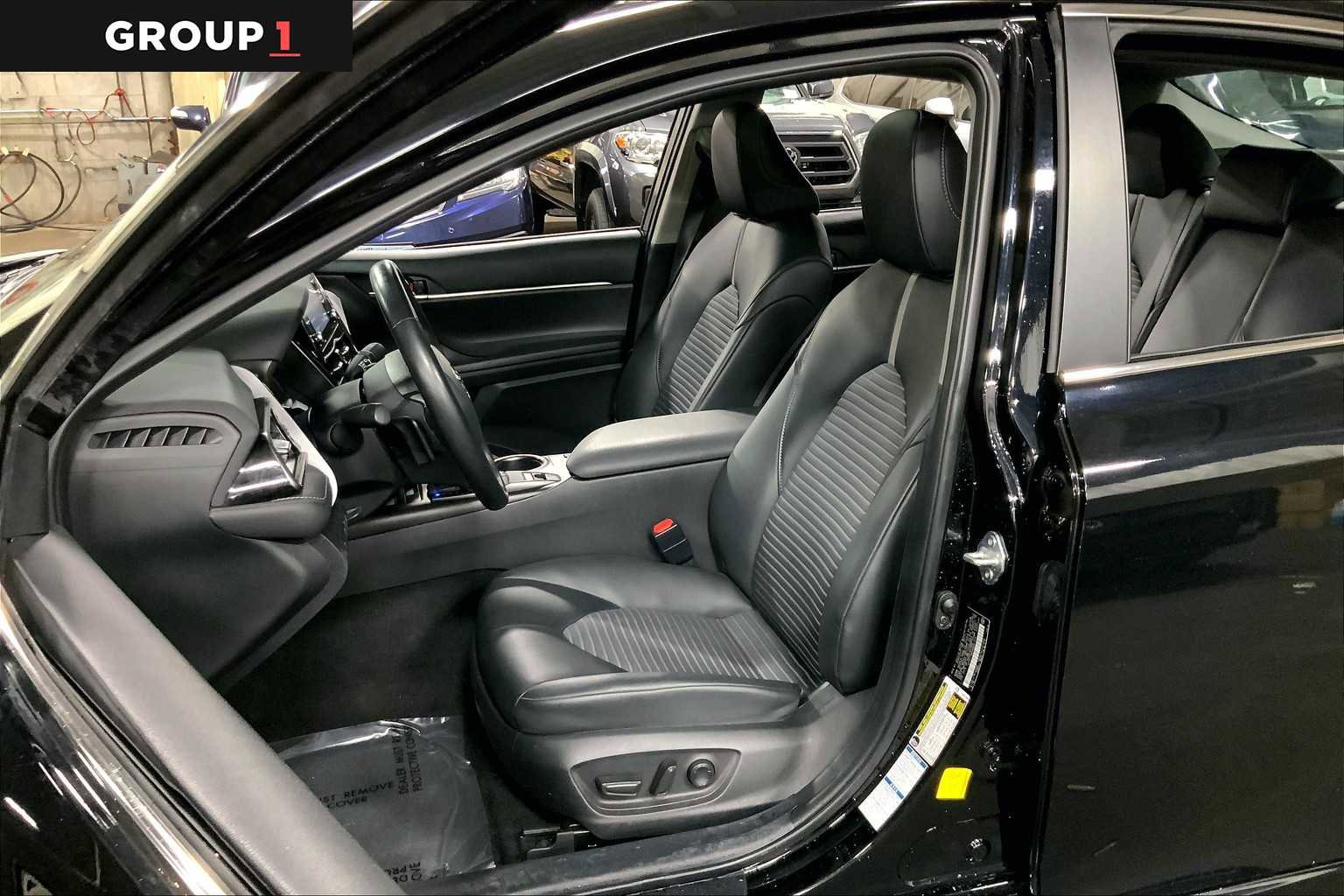 Used 2021 Toyota Camry SE w/ Cold Weather Package image 7