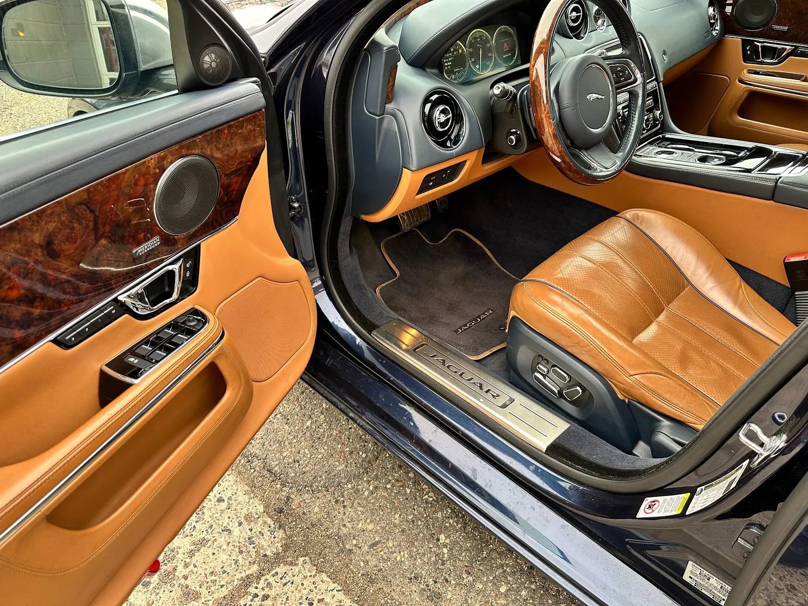 Used 2015 Jaguar XJ L Portfolio image 9