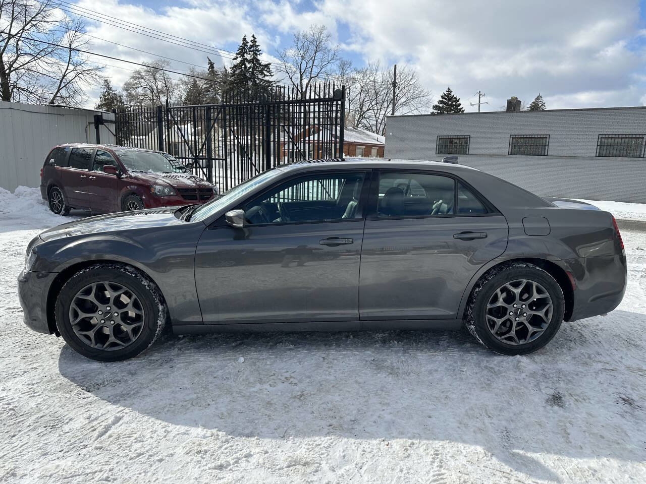 Used 2018 Chrysler 300 S w/ 300S Premium Group image 4