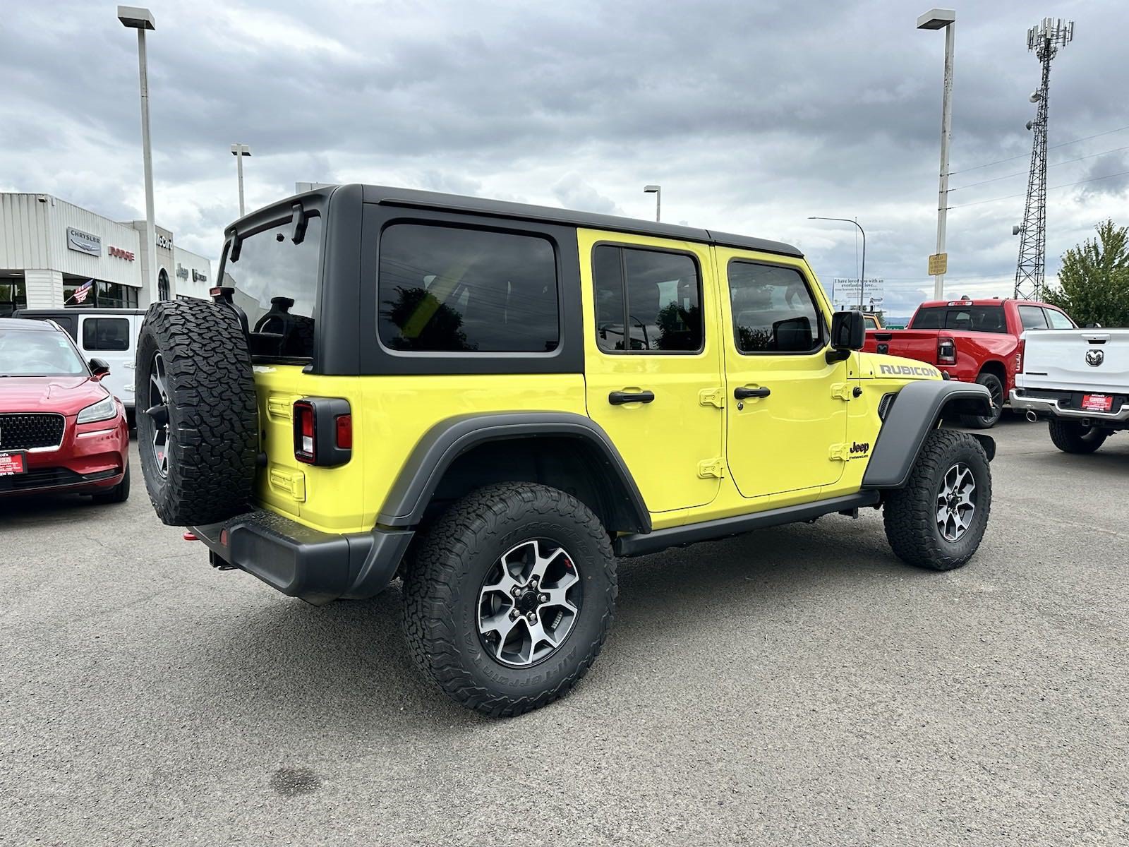 Used 2023 Jeep Wrangler Unlimited Rubicon w/ Cold Weather Group AWD/4WD image 7
