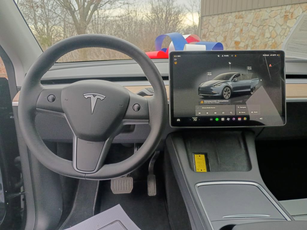 Used 2025 Tesla Model Y Long Range image 13