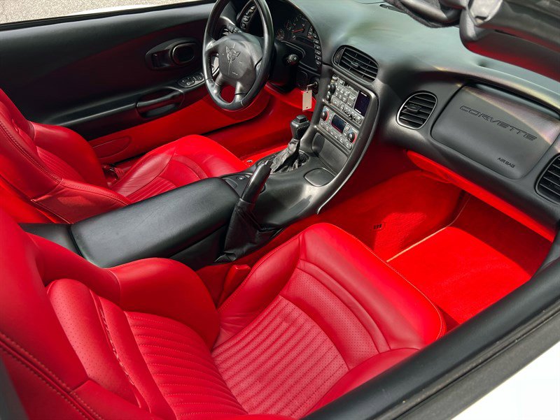 Used 2000 Chevrolet Corvette Coupe w/ Roof Pkg RWD image 60