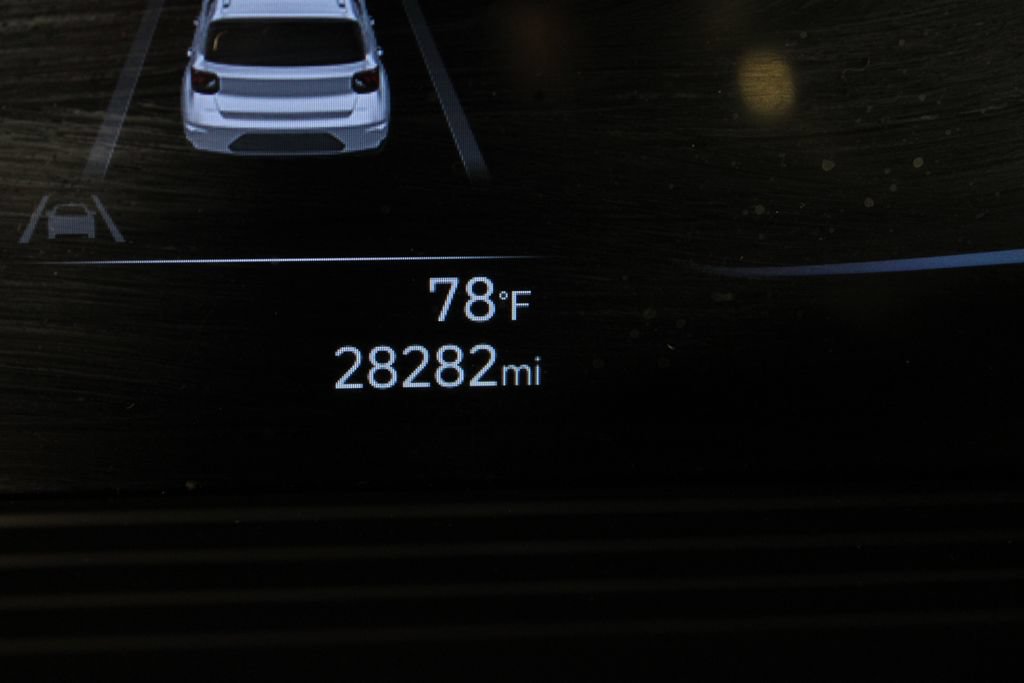 Certified 2024 Hyundai Venue Limited FWD image 29