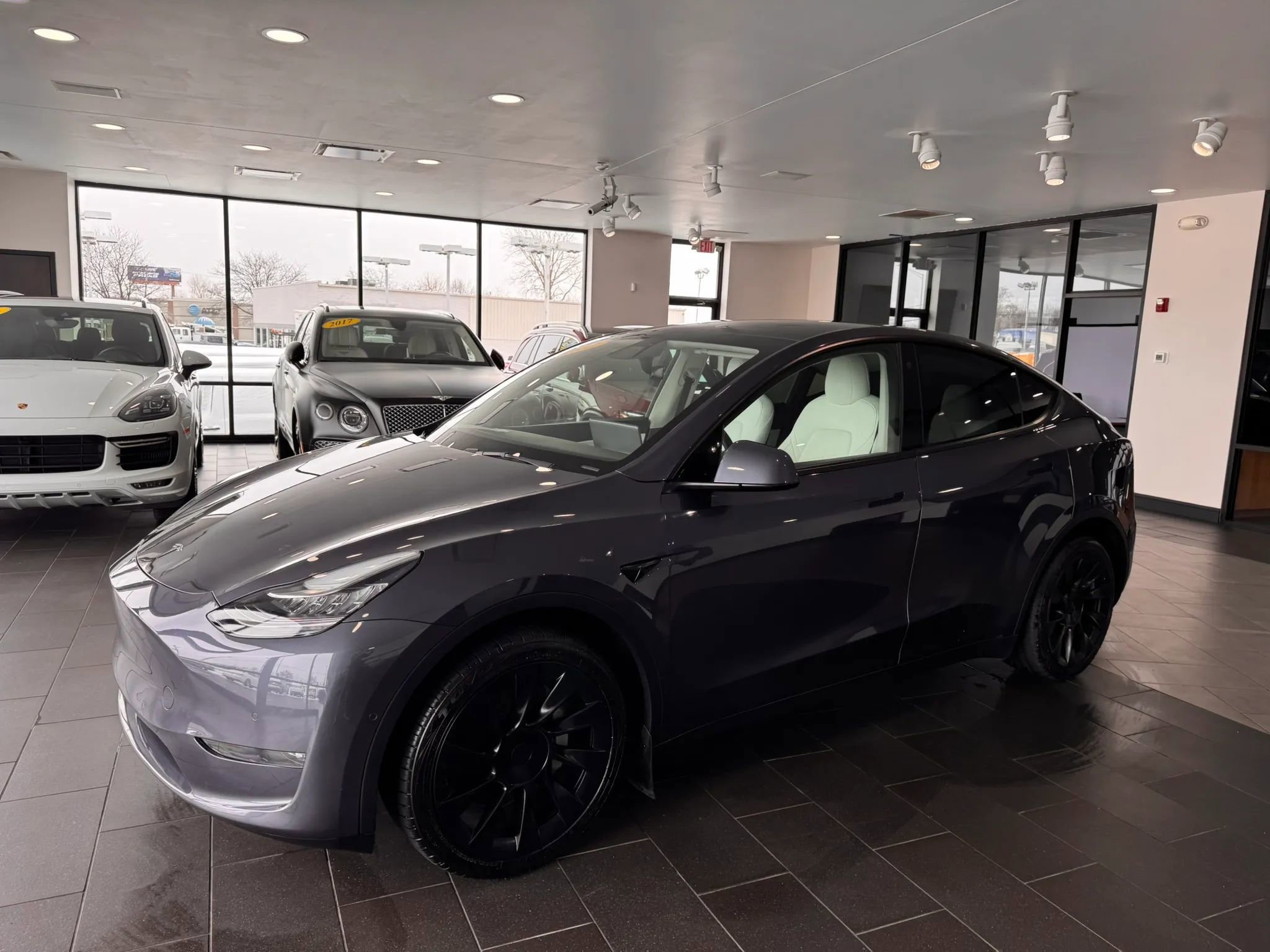 Used 2022 Tesla Model Y Long Range image 2