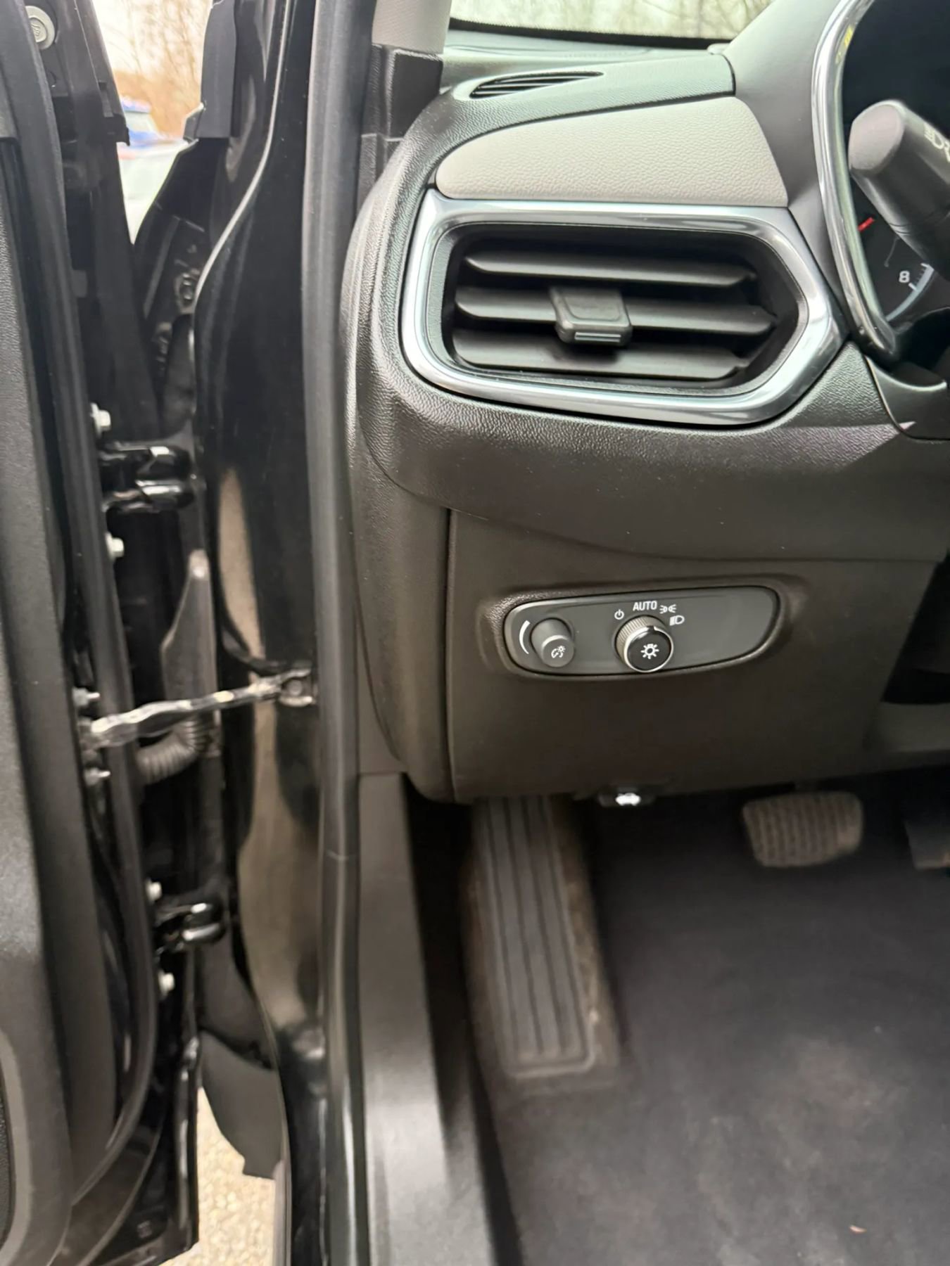 Used 2021 Chevrolet Equinox LS w/ LS Convenience Package AWD/4WD image 33