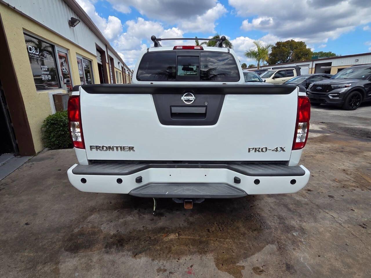 Used 2015 Nissan Frontier PRO-4X w/ Pro-4x Luxury Package image 6