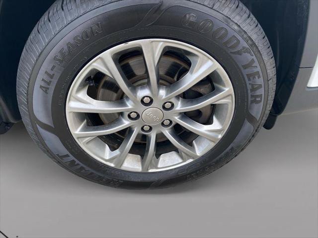 Certified 2020 Jeep Cherokee Latitude Plus w/ Cold Weather Group AWD/4WD image 9
