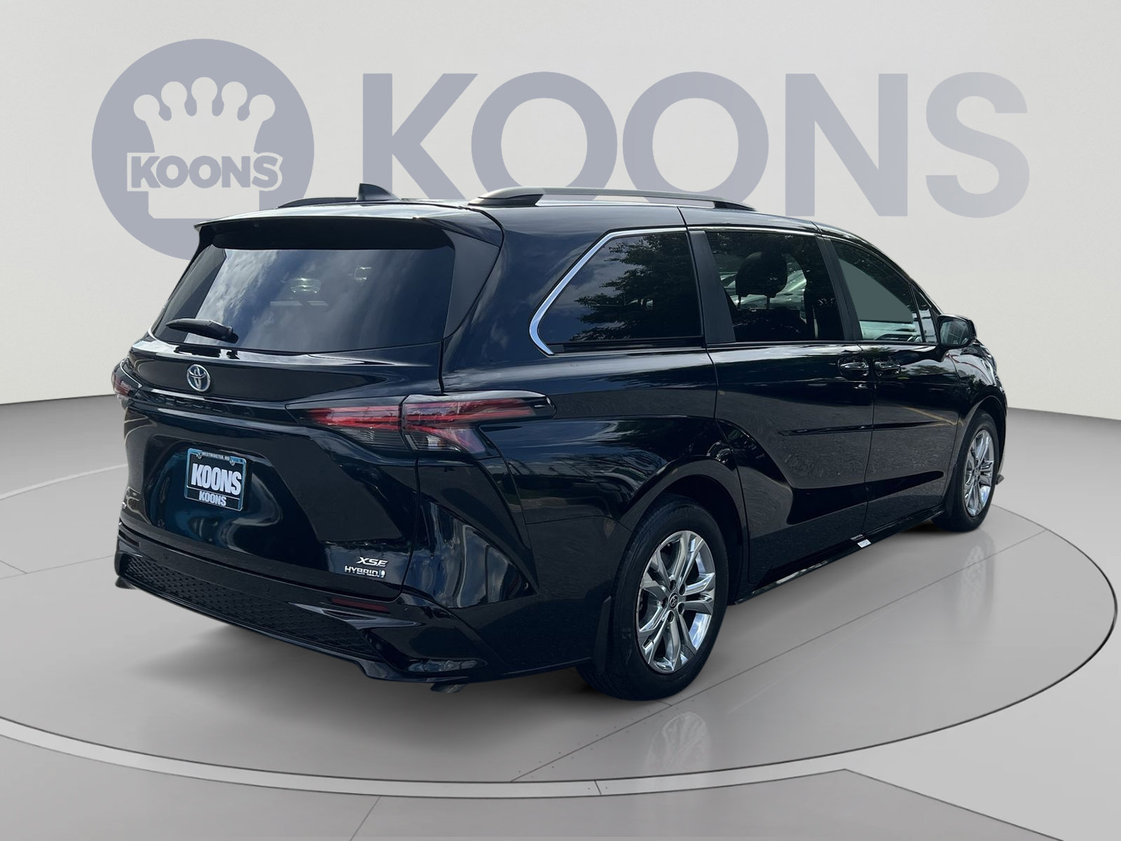 Used 2023 Toyota Sienna XSE w/ XSE Plus Package AWD/4WD image 7