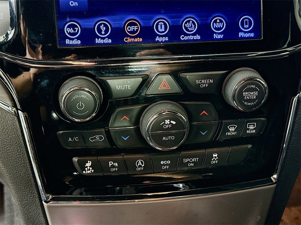 Used 2019 Jeep Grand Cherokee Limited w/ Trailer Tow Group IV image 19